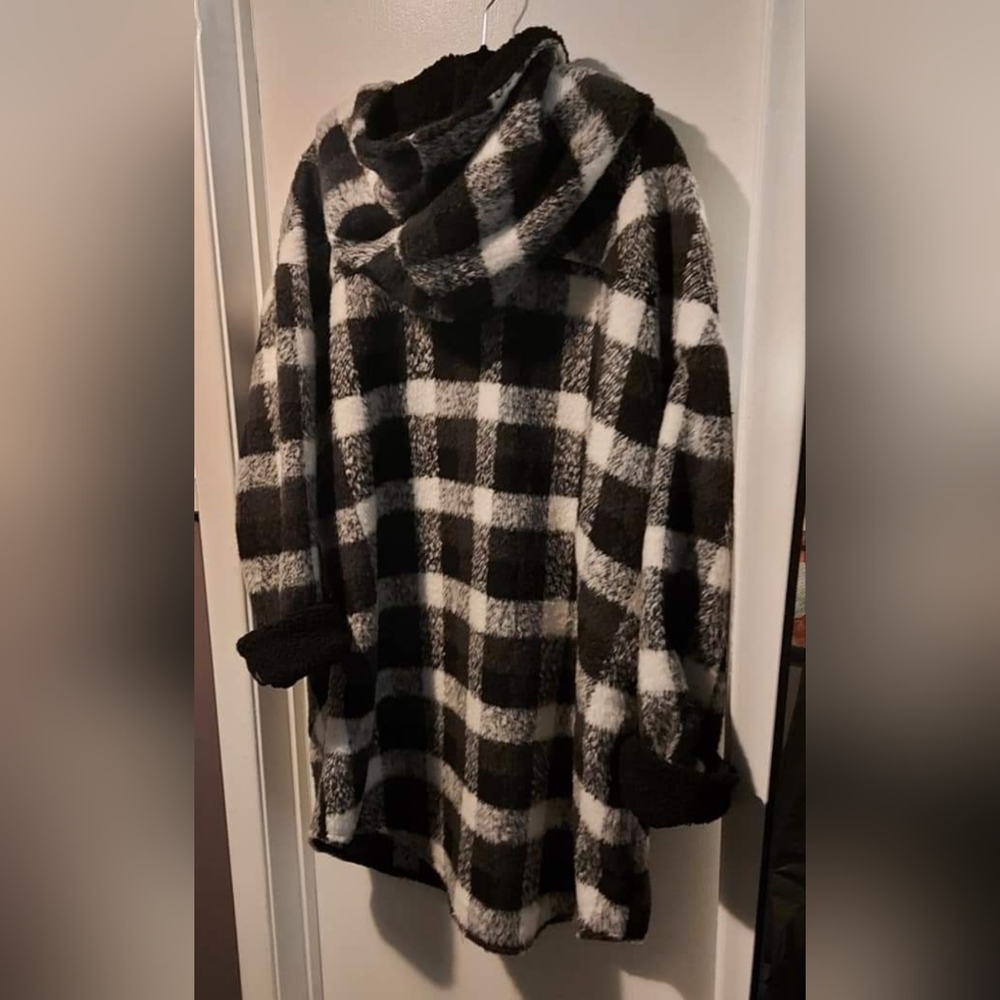Plus size shacket - Picture 2 of 2